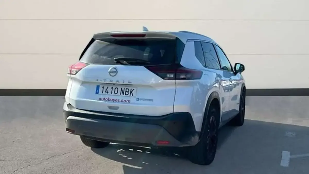 Käytetty Nissan X-Trail N-Connecta 204 HP (150 kW) 2025 Valkoinen Katumaasturi