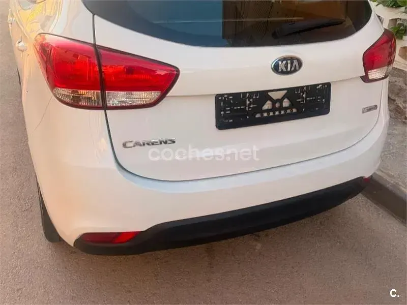 Usado Kia Carens 115 CV (84 kW) 2014 Blanco Monovolumen