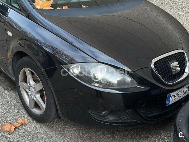 Usado Seat Leon Reference 105 CV (77 kW) 2006 Negro Berlina