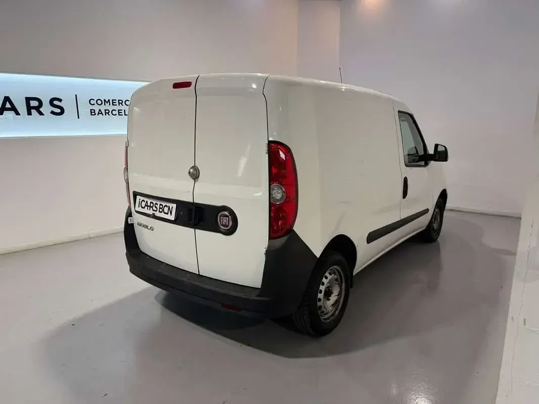 Usado Fiat Doblò 90 CV (66 kW) 2021 Blanco Monovolumen