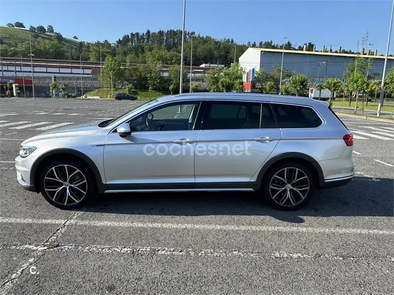 Usado VW Passat Alltrack 190 CV (139 kW) 2019 Gris / plata Familiar