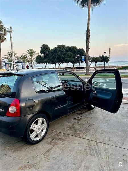 Usado Renault Clio II Authentique 75 CV (55 kW) 2005 Negro Berlina