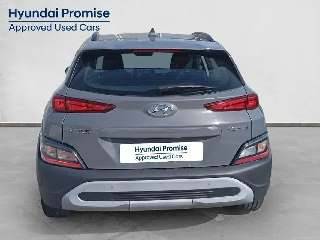 Usado Hyundai Kona 120 CV (88 kW) 2022 Gris SUV