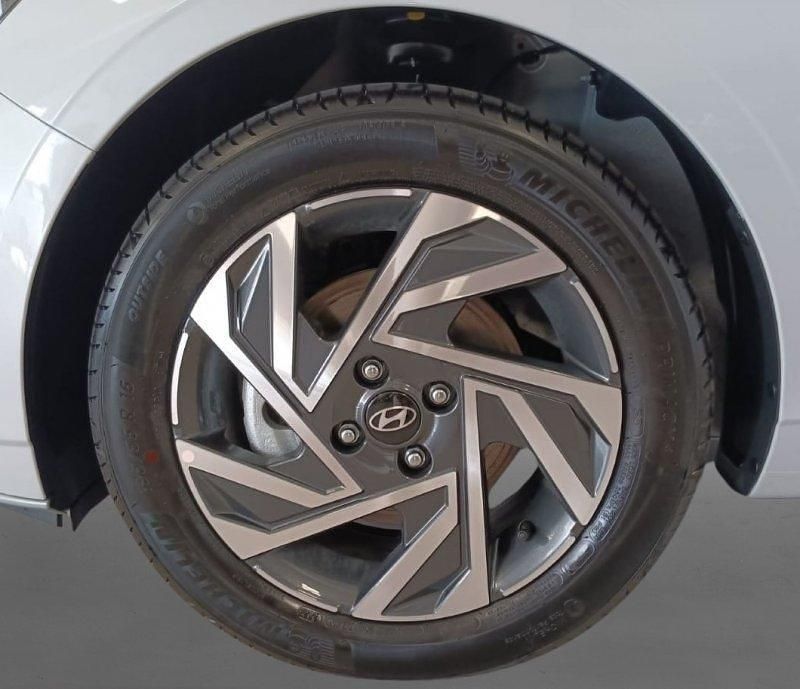 Nuevo Hyundai i20 100 CV (73 kW) 2025 Gris lumen Utilitario