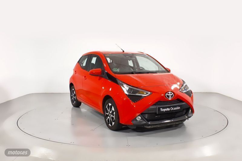 Rojo Usado 2021 Toyota Aygo X-play Utilitario | 15.600 € (Un poco caro) - Imagen 1/4