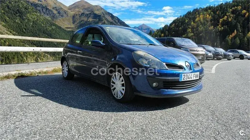 Usado Renault Clio II Dynamique 85 CV (62 kW) 2007 Azul Berlina