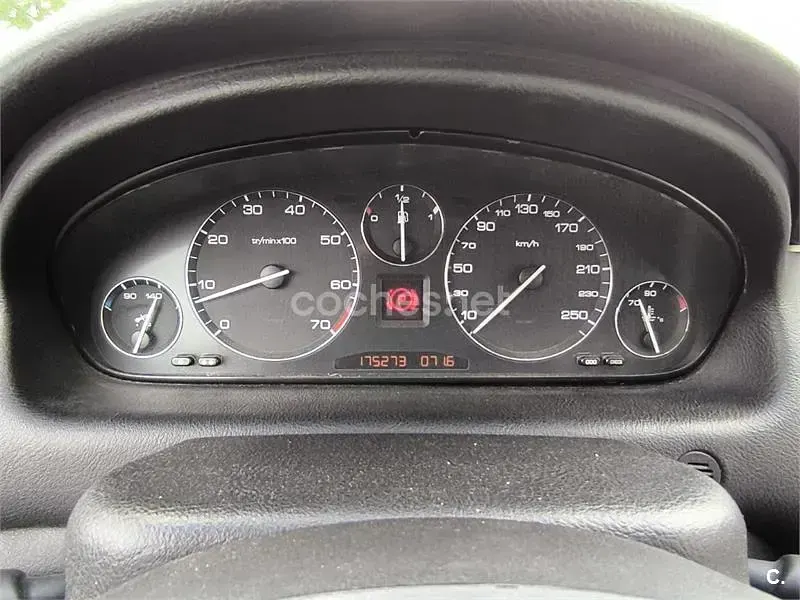 Usado Peugeot 607 210 CV (154 kW) 2002 Azul Berlina
