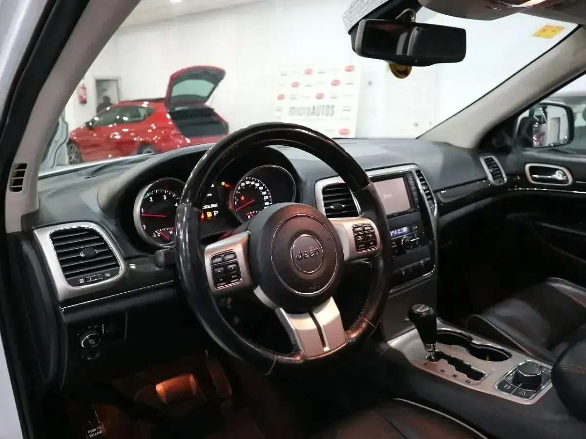 Usado Jeep Grand Cherokee Overland 250 CV (183 kW) 2012 Blanco SUV