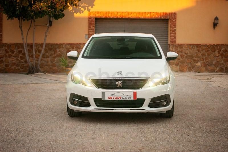 Usado Peugeot 308 Style 100 CV (73 kW) 2019 Blanco Berlina
