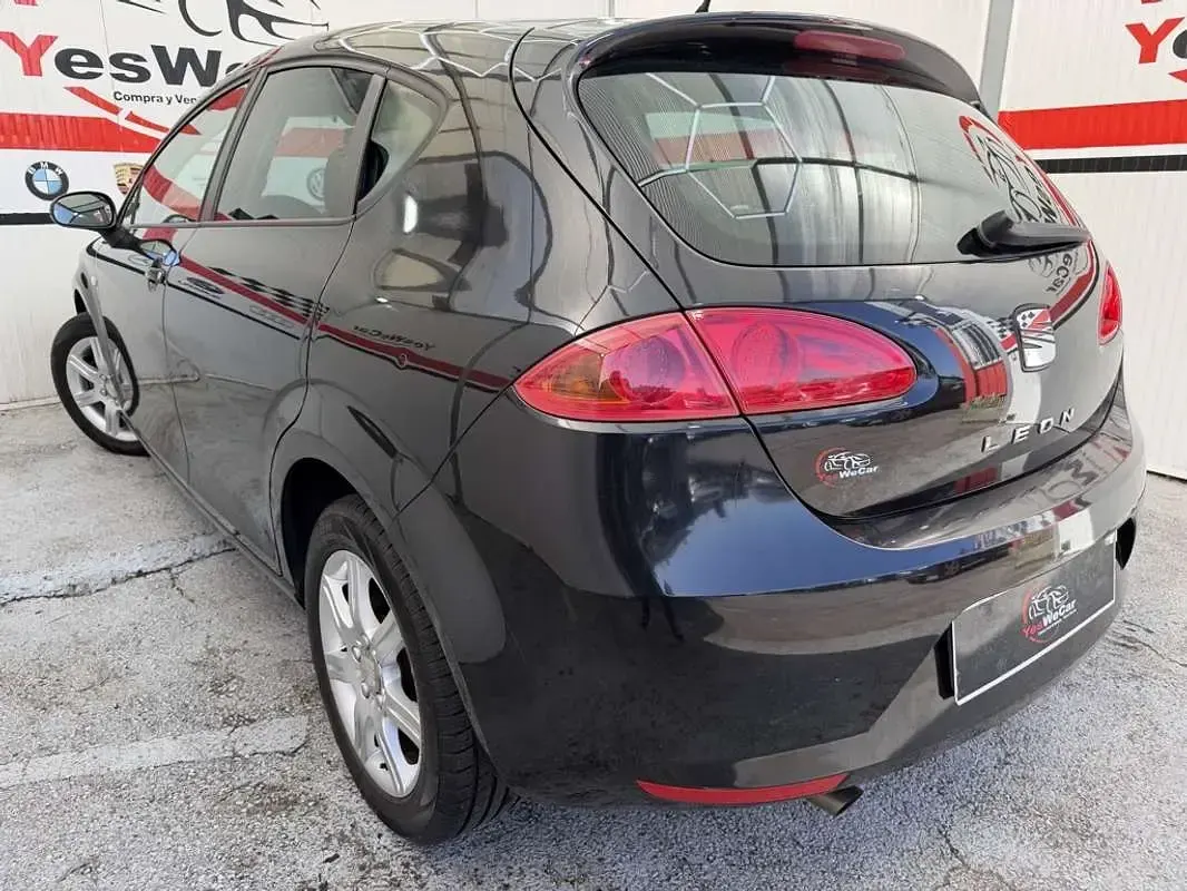 Usado Seat Leon Stylance 102 CV (75 kW) 2007 Negro Utilitario