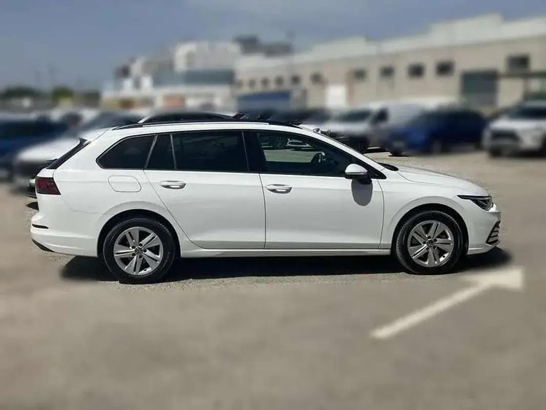 Usado VW Golf VIII 116 CV (85 kW) 2023 Blanco Familiar