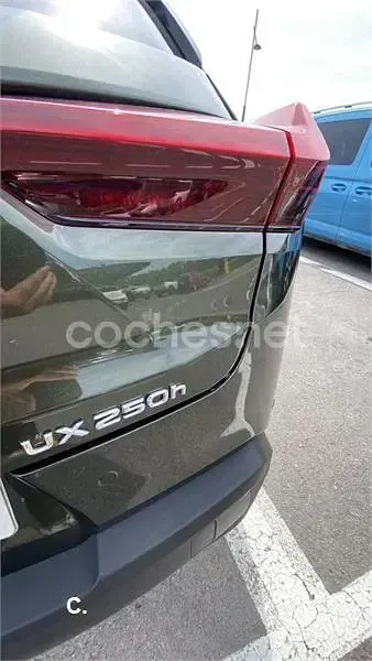 Usado Lexus UX Executive Line 184 CV (135 kW) 2024 Verde SUV