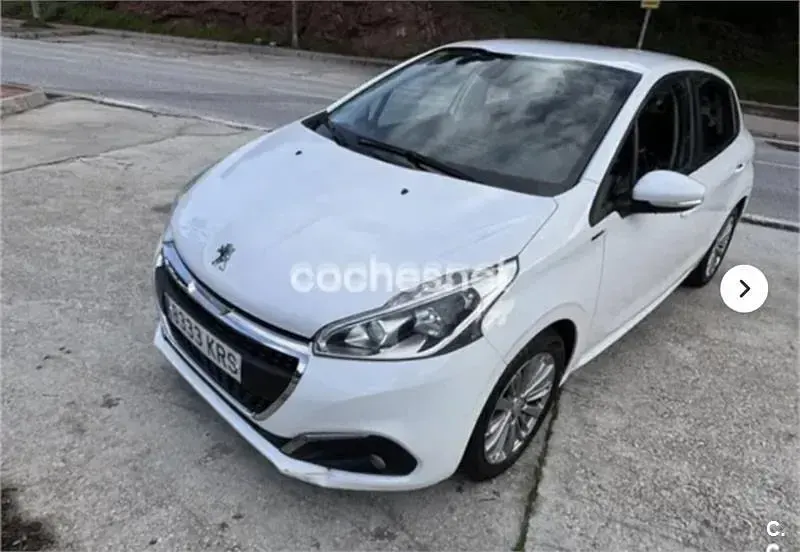 Usado Peugeot 208 Signature Sky 82 CV (60 kW) 2018 Blanco Utilitario