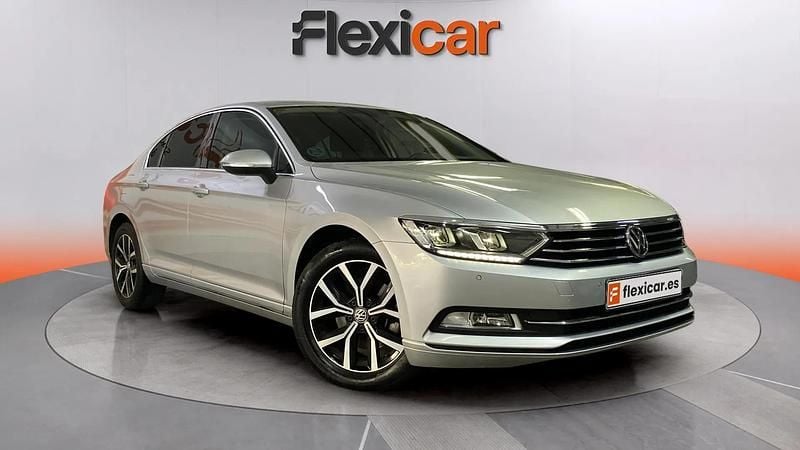 Usado VW Passat Advance 150 CV (110 kW) 2019 Gris Familiar