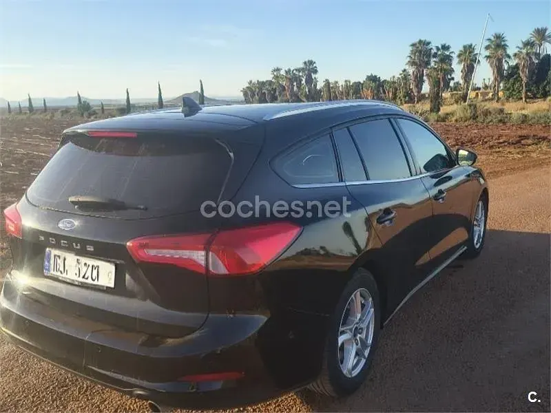 Usado Ford Focus Titanium 120 CV (88 kW) 2019 Negro Familiar
