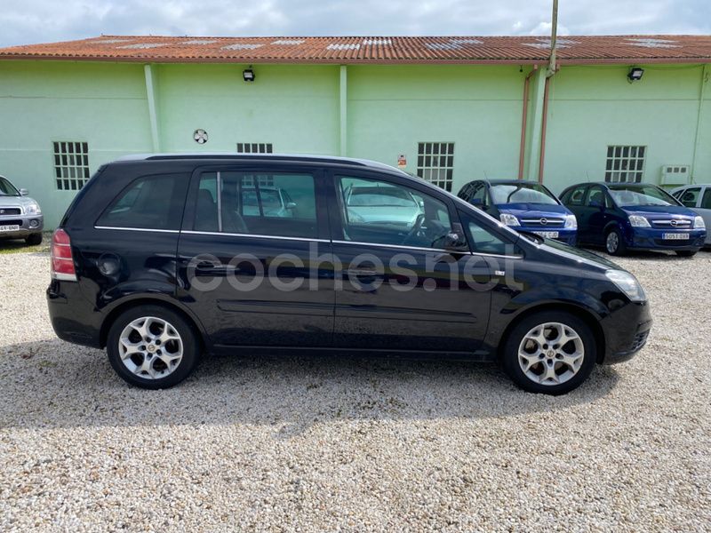 Usado Opel Zafira Cosmo 120 CV (88 kW) 2006 Negro Monovolumen
