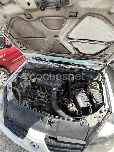 Usado Renault Clio II Authentique 85 CV (62 kW) 2007 Blanco Berlina