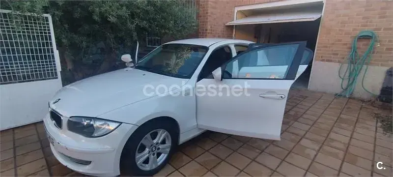 Usado BMW 118 143 CV (105 kW) 2011 Amarillo Utilitario