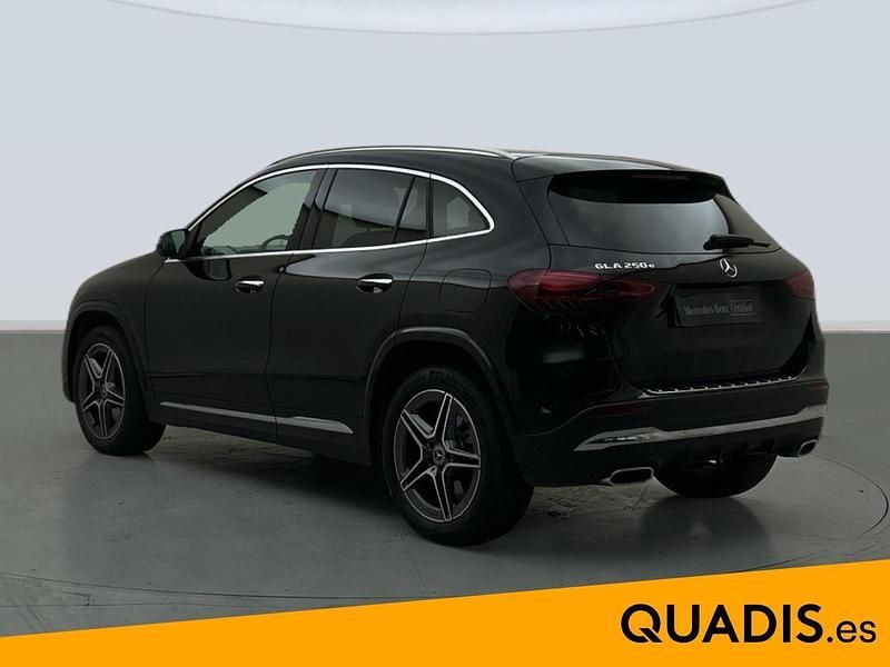 Usado Mercedes GLA250 AMG line 218 CV (160 kW) 2025 Negro noche SUV