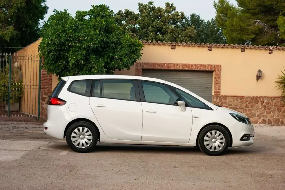 Usado Opel Zafira Tourer Selective 140 CV (102 kW) 2017 Blanco Monovolumen