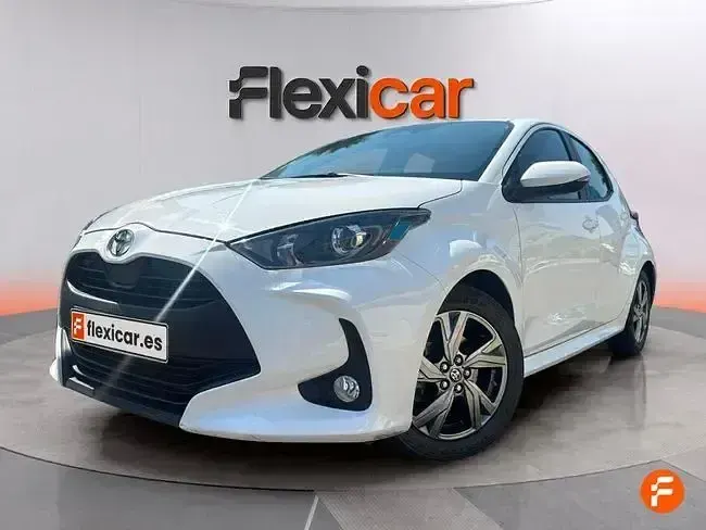 Usado Toyota Yaris Active 116 CV (85 kW) 2025 Blanco Utilitario