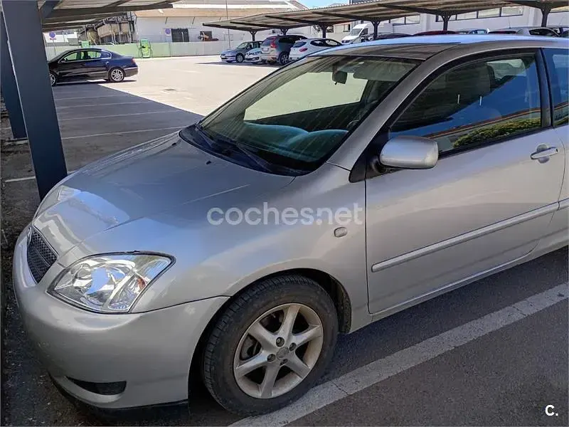 Usado Toyota Corolla Luna 116 CV (85 kW) 2003 Gris / plata Berlina