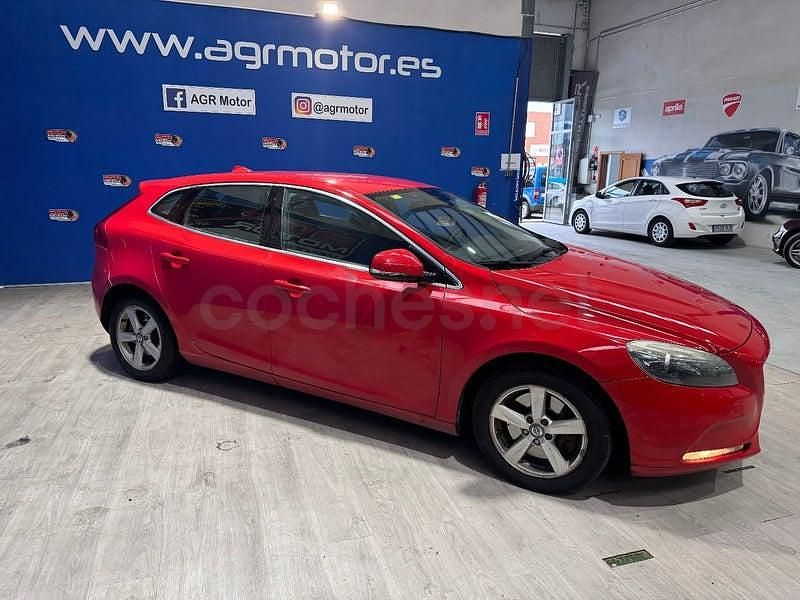Usado Volvo V40 Kinetic 150 CV (110 kW) 2012 Rojo Utilitario