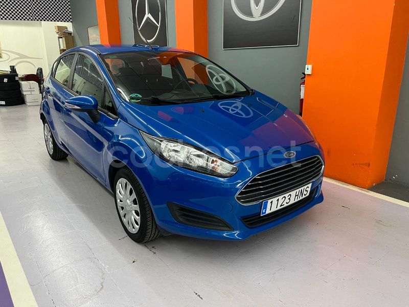 Usado Ford Fiesta Trend 82 CV (60 kW) 2013 Azul Utilitario