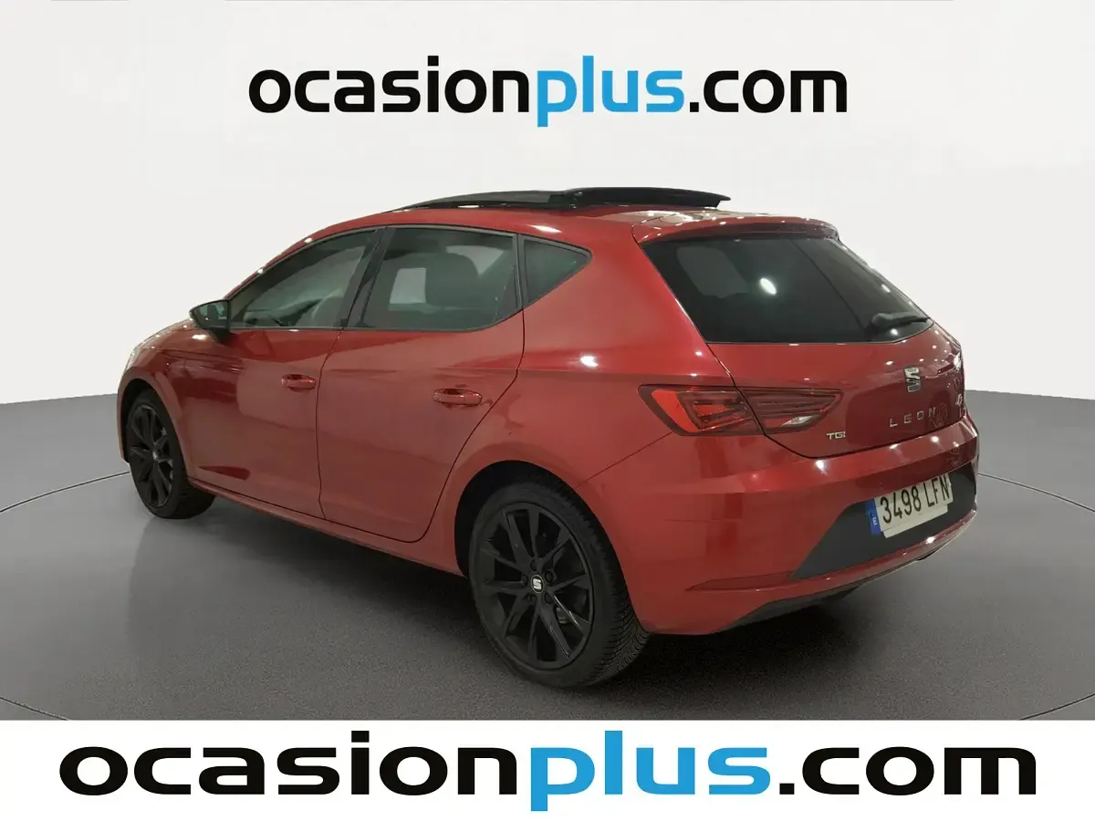 Usado Seat Leon FR 130 CV (95 kW) 2020 Rojo Utilitario