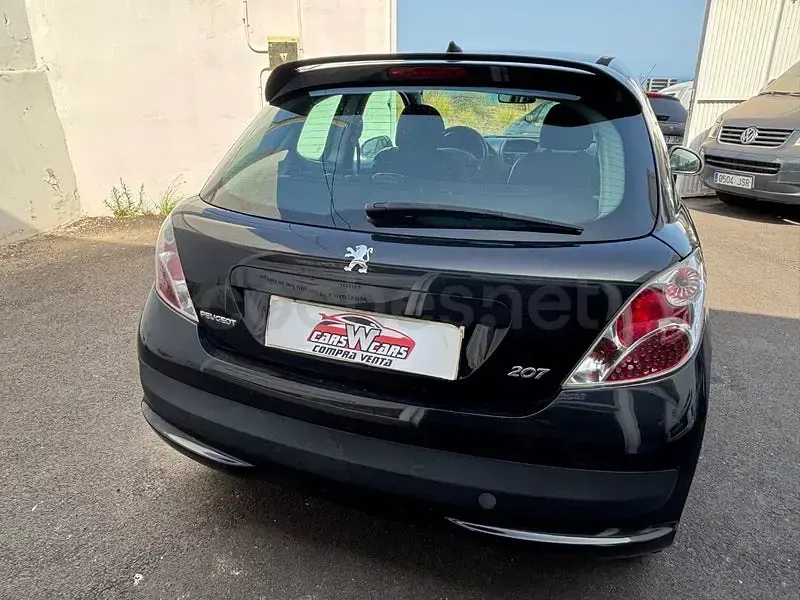 Usado Peugeot 207 75 CV (55 kW) 2010 Negro Berlina