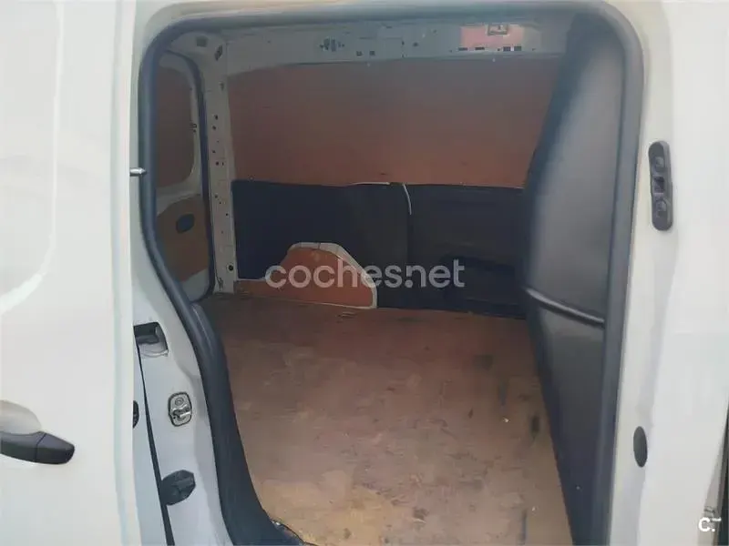 Usado Citroën Berlingo Business Class 102 CV (75 kW) 2023 Blanco Monovolumen