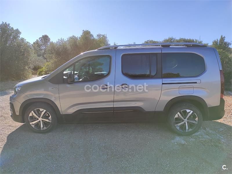 Usado Peugeot Rifter GT-line 130 CV (95 kW) 2020 Gris / plata Monovolumen