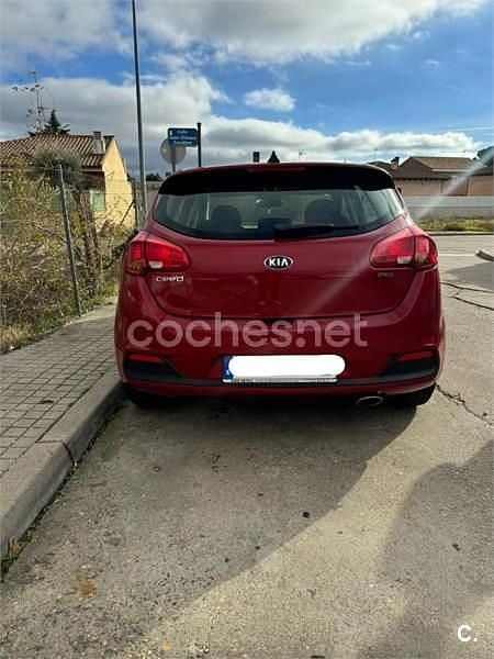 Usado Kia Ceed GT 90 CV (66 kW) 2013 Rojo Berlina