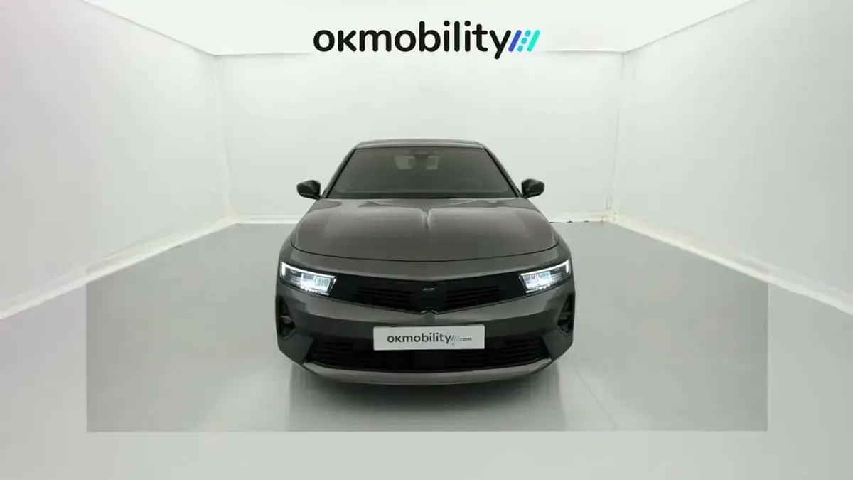Usado Opel Astra 179 CV (131 kW) 2023 Plateado Utilitario