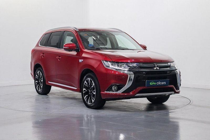 Usado Mitsubishi Outlander P-HEV 203 CV (149 kW) 2017 Rojo SUV