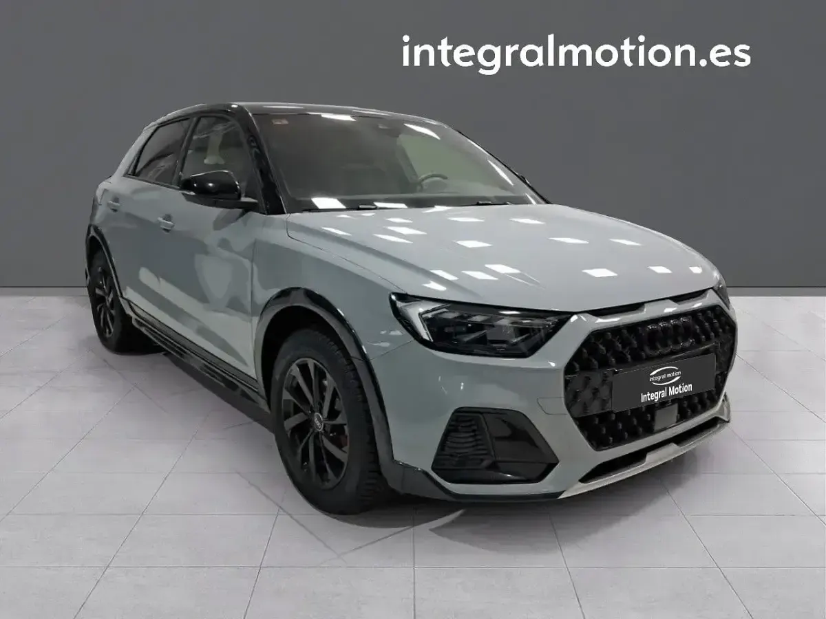 Usado Audi A1 Business 149 CV (109 kW) 2021 Gris SUV