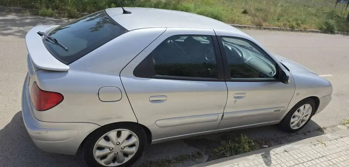 Usado Citroën Xsara Exclusive 90 CV (66 kW) 2001 Gris Utilitario