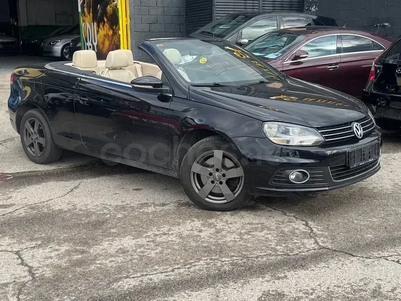 Usado VW Eos Sport 160 CV (117 kW) 2013 Negro Descapotable