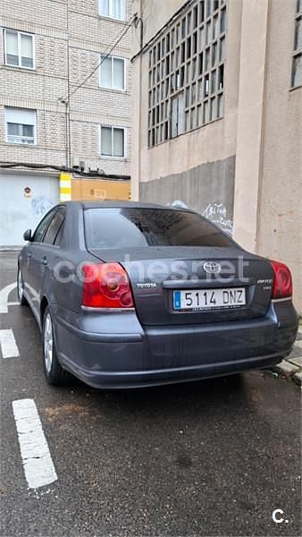 Gris / plata Usado 2005 Toyota Avensis Executive Berlina | 5200 € (Caro) - Imagen 1/4