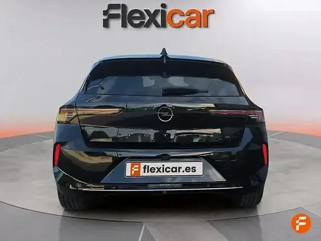 Usado Opel Astra Elegance 130 HP (95 kW) 2023 Preto Sedan