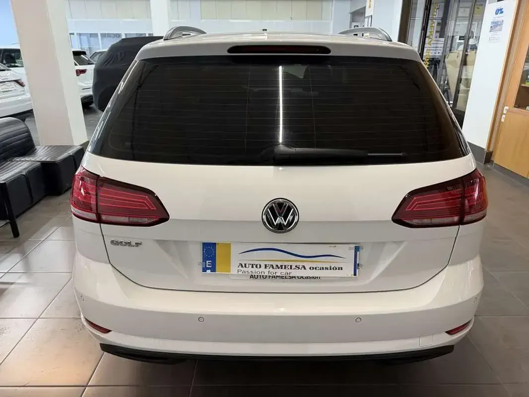 Usado VW Golf VII Advance 116 CV (85 kW) 2020 Blanco Familiar