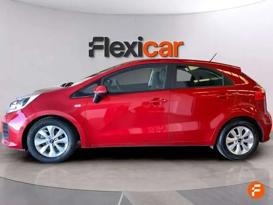 Usado Kia Rio 84 CV (61 kW) 2017 Rojo Utilitario