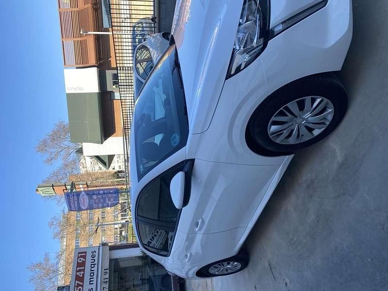 Usado Peugeot 208 Active 102 CV (75 kW) 2021 Blanco Utilitario