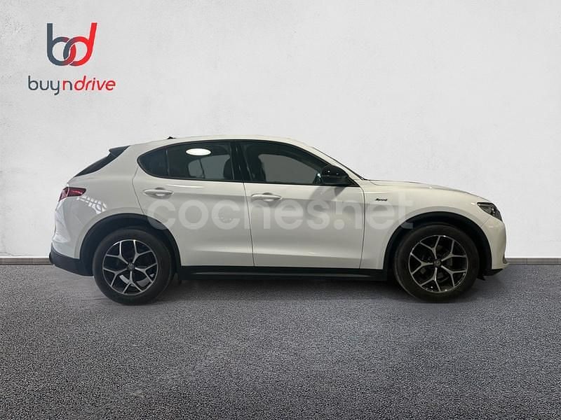 Usado Alfa Romeo Stelvio Sprint 190 CV (139 kW) 2021 Blanco SUV