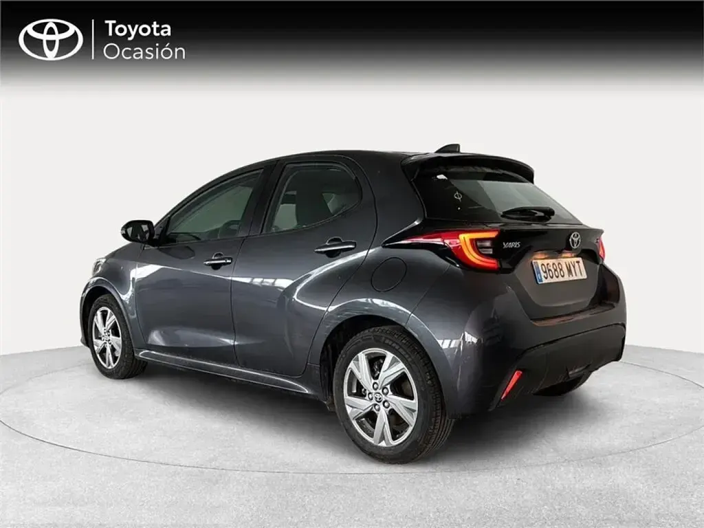 Usado Toyota Yaris Active 116 CV (85 kW) 2025 Gris Utilitario
