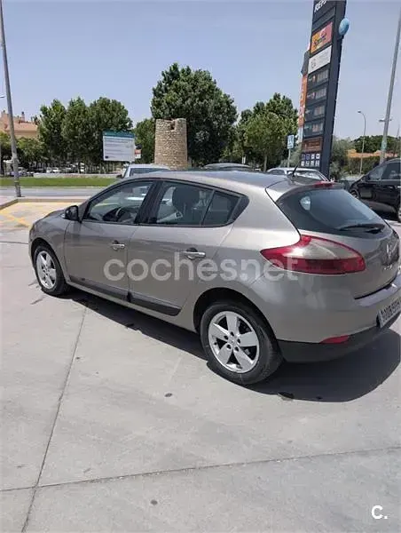 Usado Renault Mégane 105 CV (77 kW) 2010 Marrón Berlina
