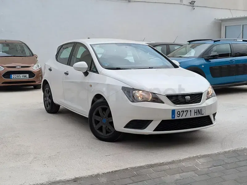 Usado Seat Ibiza Reference 70 CV (51 kW) 2013 Blanco Berlina