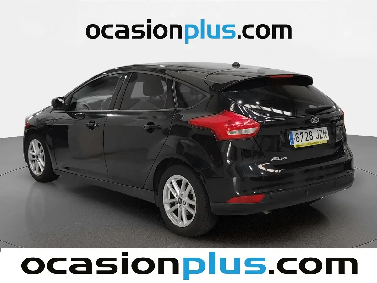 Usado Ford Focus Trend+ 120 CV (88 kW) 2017 Negro Utilitario