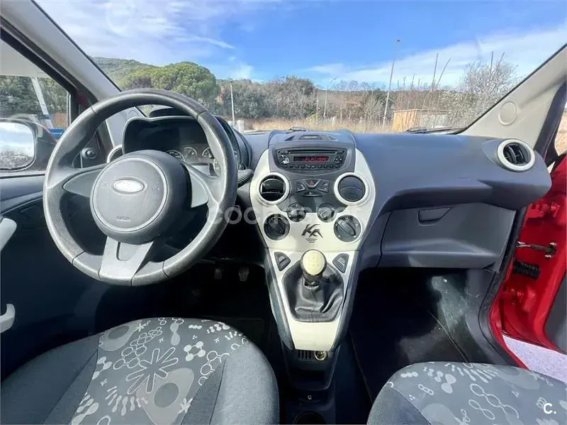 Usado Ford Ka 69 CV (50 kW) 2014 Rojo Berlina