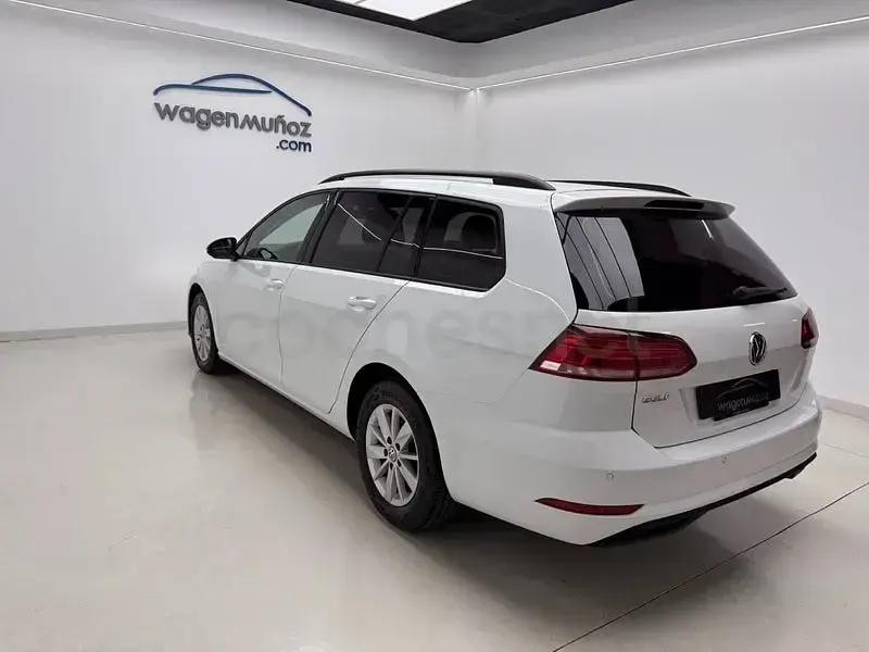Usado VW Golf VII 110 CV (80 kW) 2018 Blanco Familiar